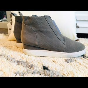 Hidden Wedge Grey pull on Sneakers
